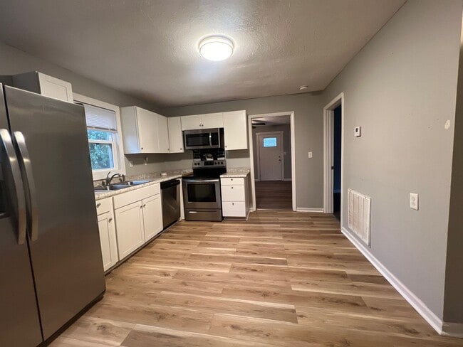 Building Photo - 3 Bed, 2 Bath House in Clarksville!!