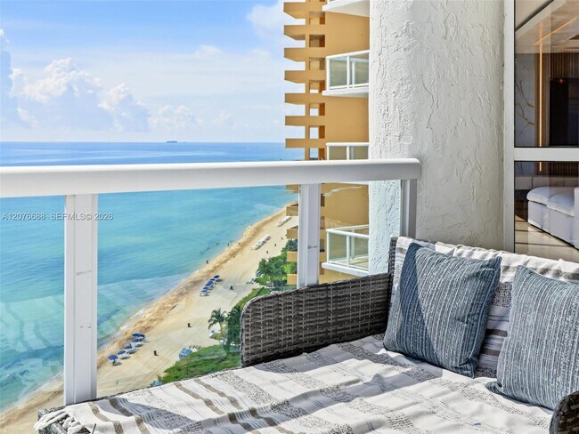 Building Photo - 16425 Collins Ave