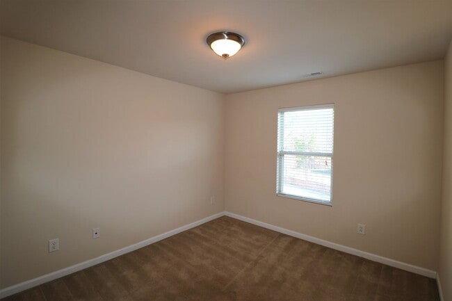 Building Photo - 982 Silver Leaf Dr