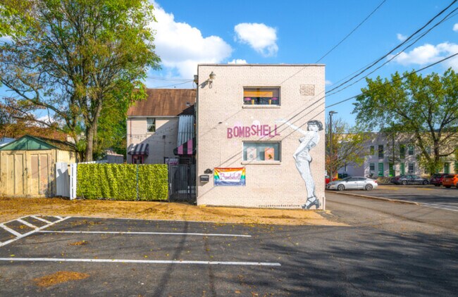 Exterior - 10 S Crenshaw Ave