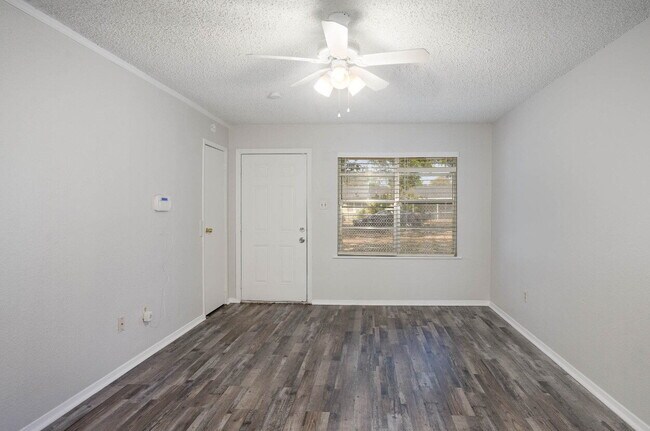 Building Photo - Close to downtown Ft. Worth