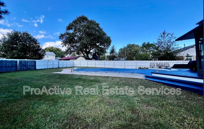 Building Photo - 4505 Mallard Crescent