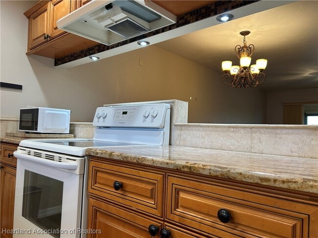 Building Photo - 5556 Matanzas Dr