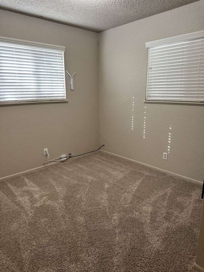 Building Photo - Beautiful Country Home! With Bonus Office/Den Room