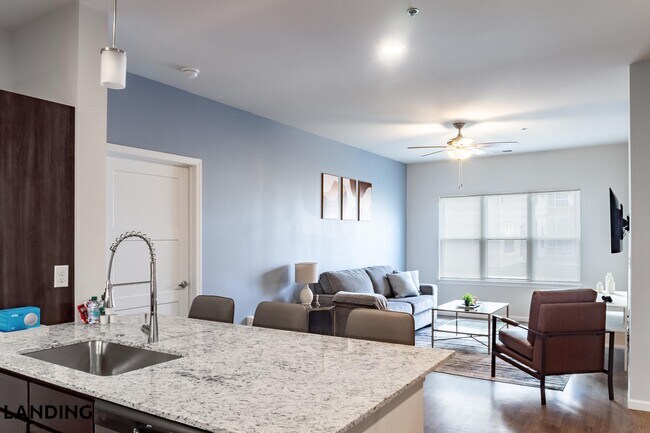 Building Photo - 2023 N Broadmoor Ave