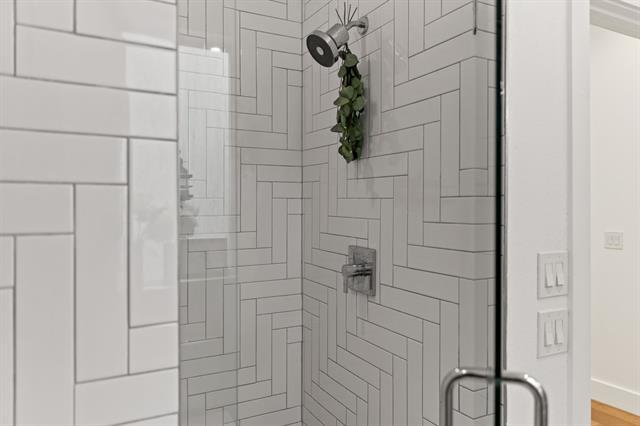 Building Photo - 2222 Moser Ave