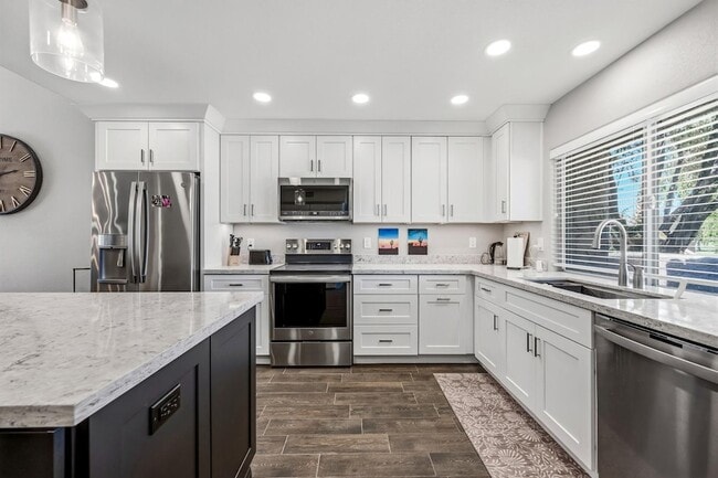 Building Photo - 7340 N Vía Camello Del Norte