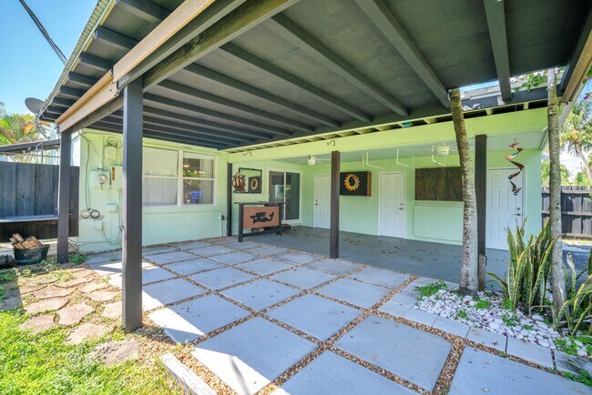 Building Photo - Beautiful home in quiet neighborhood