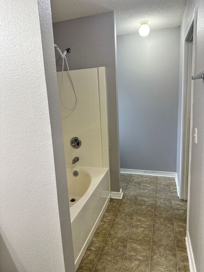 Building Photo - 3/2 Cottage in Maple Oaks Subdivision with garage