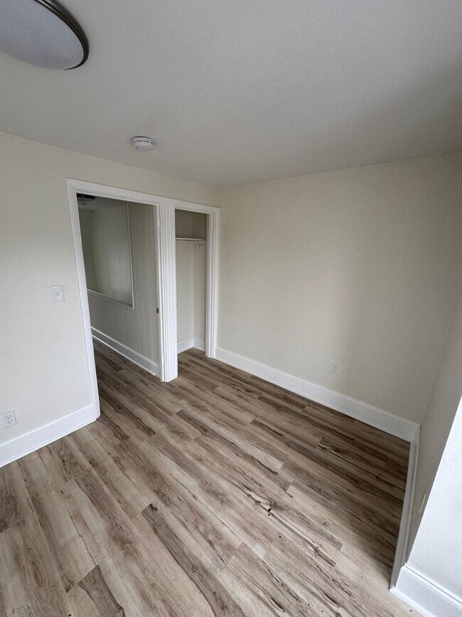 Building Photo - Charming Lancaster City 5 BR/ 1.5 Bath Hom...