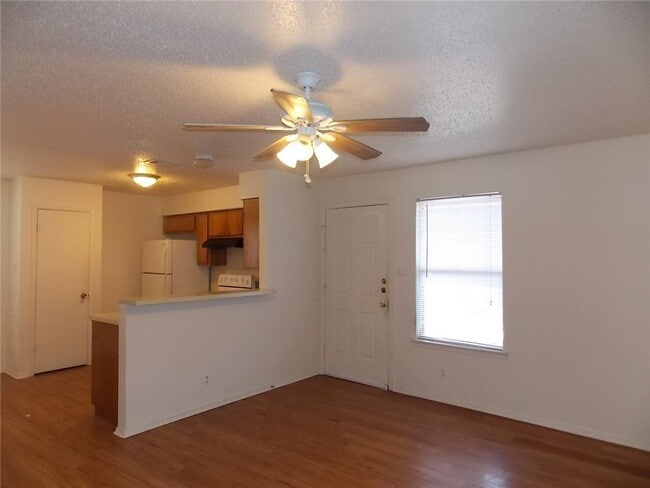 Building Photo - 5501 Rose Hill Cir