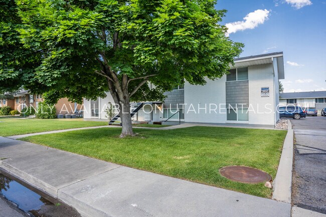 Building Photo - 689 E 100 N