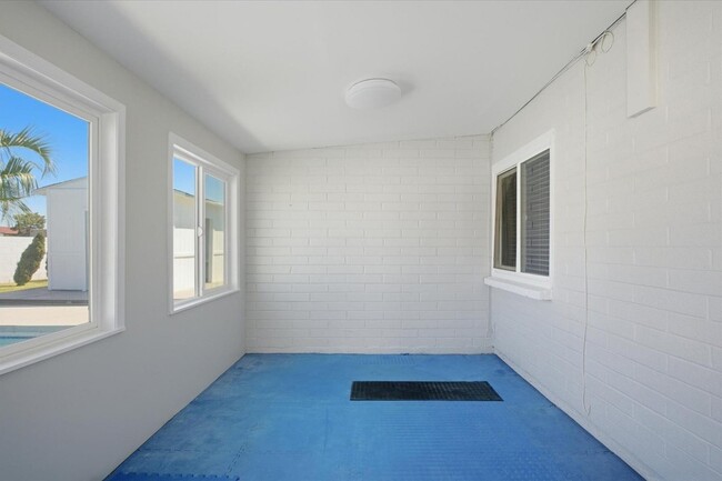 Building Photo - 656 W Pecos Ave