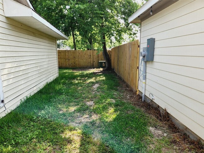 Building Photo - 23503 Prairie Bird Dr