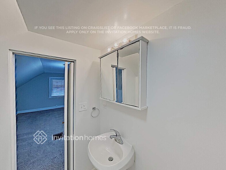 Building Photo - 5049 N Newcastle Ave