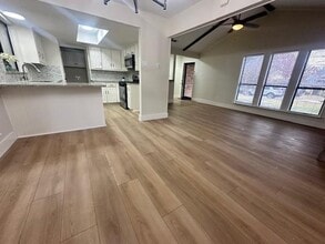 Building Photo - 401 Willow Way