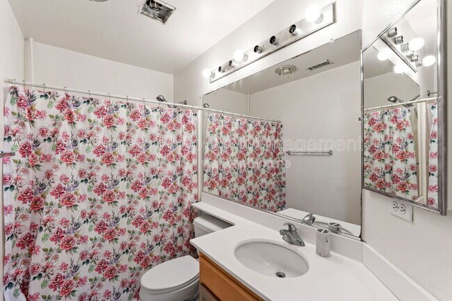 Building Photo - 954 Taylor Ln