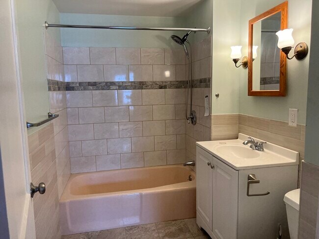 Building Photo - 3-1/2 Buffum St