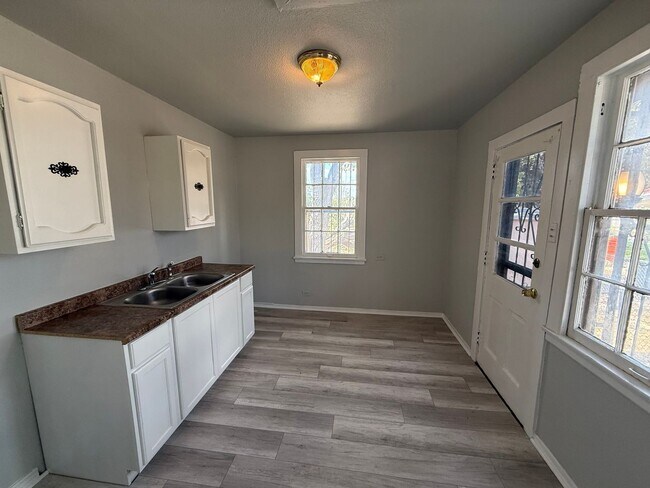 Building Photo - 3003 Venus St