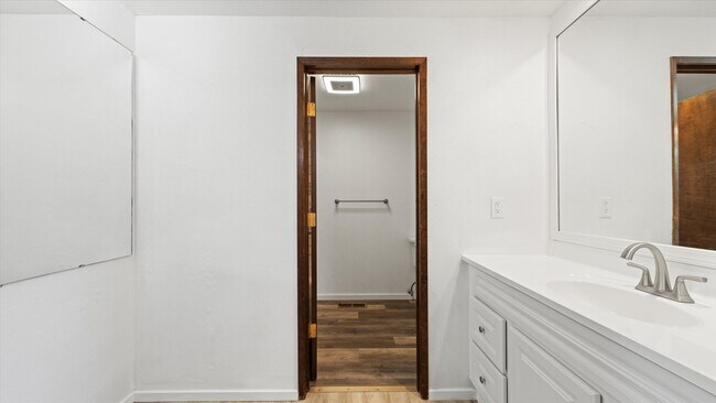 Building Photo - Stunning 4-Bedroom Modern Home in West Richland