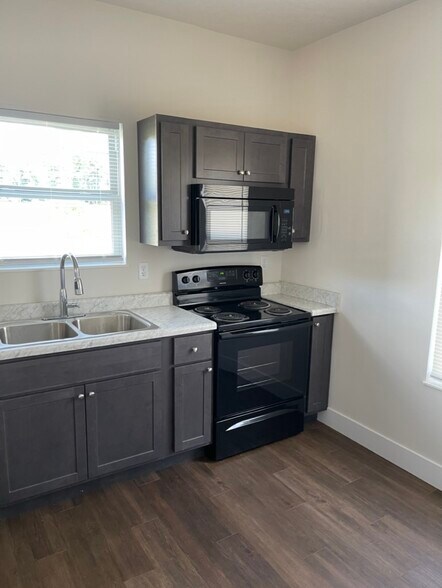 Building Photo - 4231 Otter Creek Dr