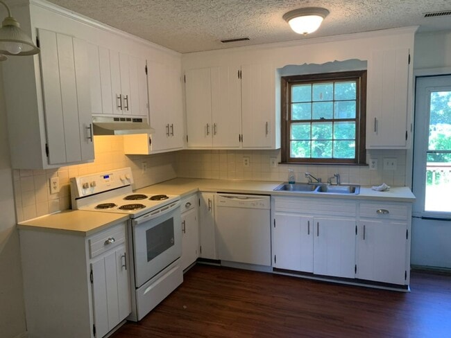 Building Photo - 316 Mary Ann Dr