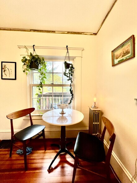 Building Photo - 206 Elm St