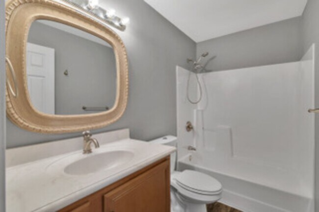 Building Photo - Knoxville 37912 - 3 bedroom 2 bath - call Kathy Leveille 865-556-0370