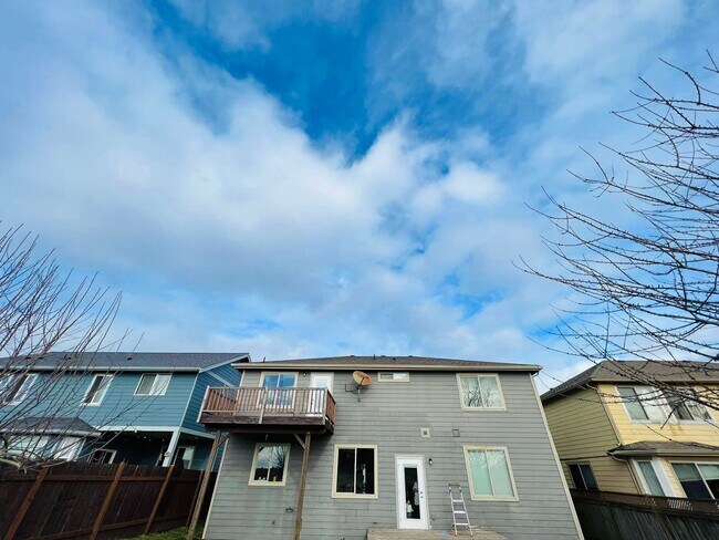 Building Photo - 2655 Glenmore St