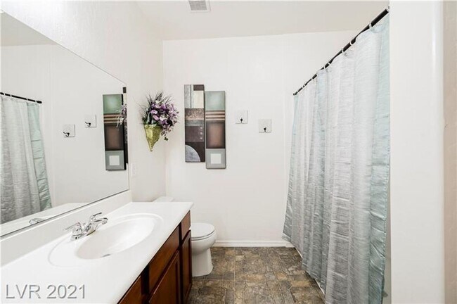 Building Photo - Beautiful townhouse for Rent!