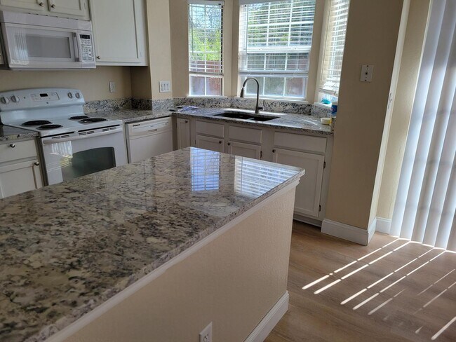 Building Photo - Stroh Ranch Gem