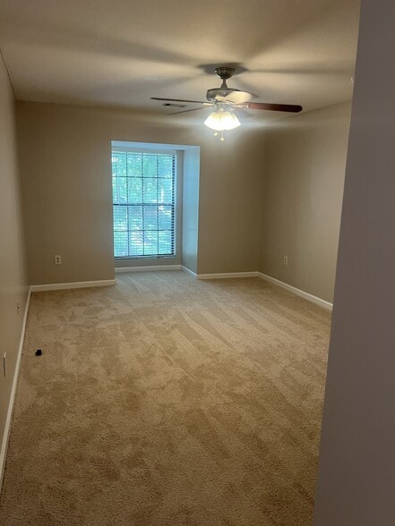 Building Photo - 2301 Pine Heights Dr NE
