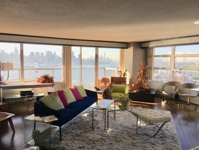 Living Room - 6050 Kennedy Blvd E