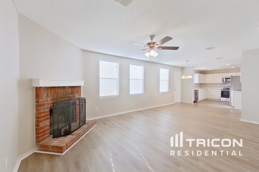 Building Photo - 16616 Jasmine Springs Dr