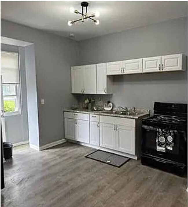 Primary Photo - 6444 S Eberhart Ave