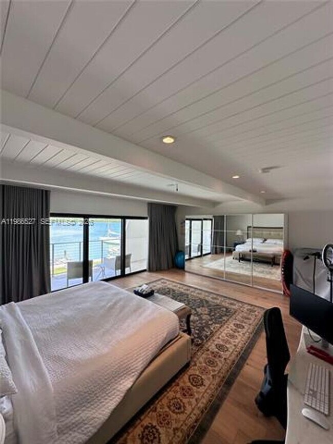 Building Photo - 166 Harbor Dr