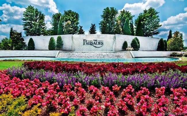 Building Photo - 15429 Topanga Dr