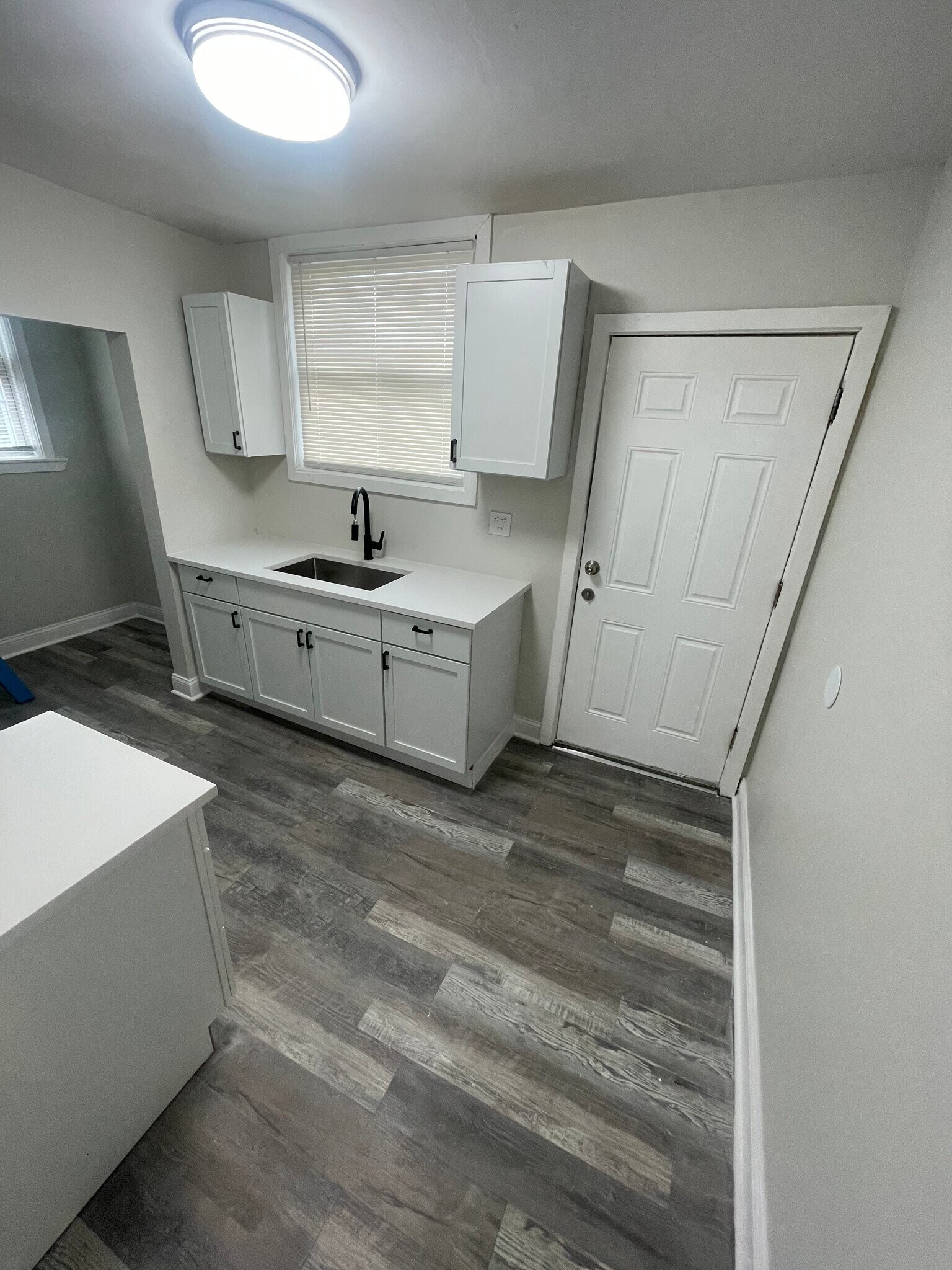 Building Photo - 2419 W 60th St