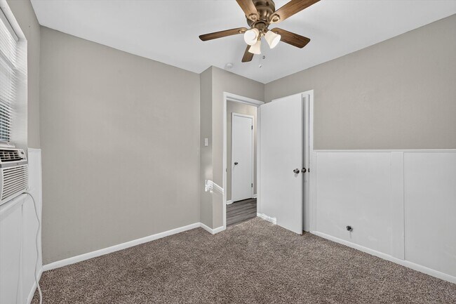 Building Photo - 208 D St