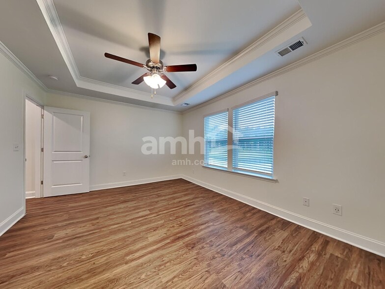 Building Photo - 334 Azore Way