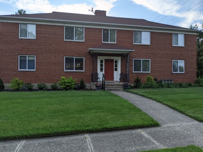 Building Photo - 3005 Fairway Dr