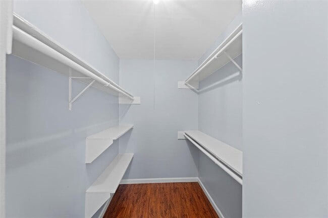 Building Photo - 11111 Midhurst Dr