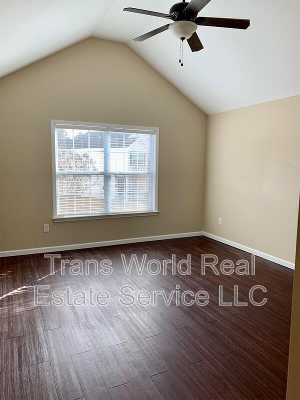 Building Photo - 4610 Blue Iris Way