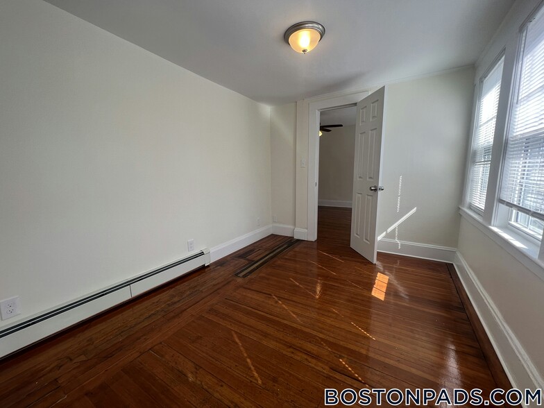 Building Photo - 78 Brooks St