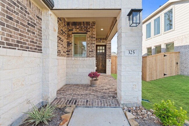 Building Photo - 325 Mallorn Ln