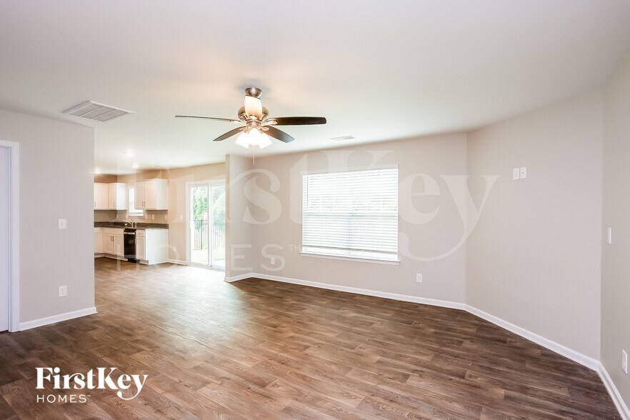 Building Photo - 2209 Rolling Hls Dr