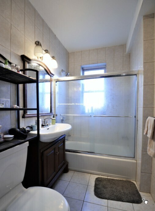 Building Photo - 73 Thatcher St