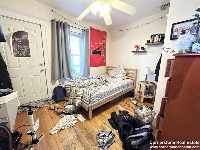 Building Photo - 5 Bed. 2 Full Bathrooms in Mission Hill, L...