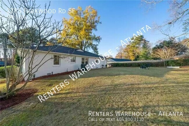 Building Photo - Gorgeous RENOVATION! 3 Bedroom in Heart of...