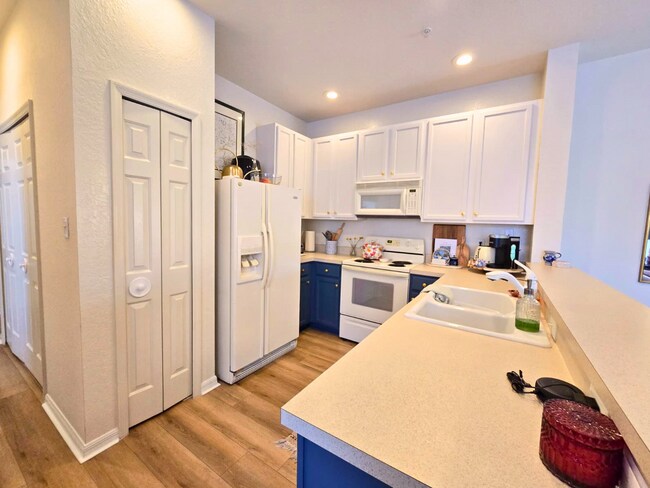 Building Photo - 3435 Parkridge Cir